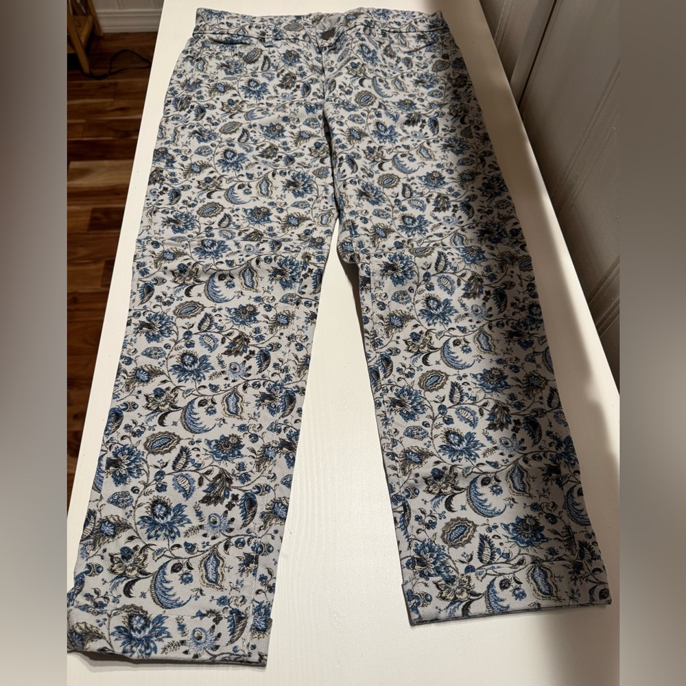 Loft modern crop size 4 floral pattern